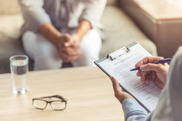 Czym się różni psycholog od psychoterapeuty?